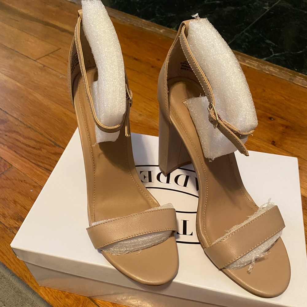 Steve Madden blush/light tan block heel sandals